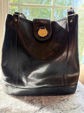 Brahmin Smooth Black Leather Bucket bag with gold hardware. GUC.